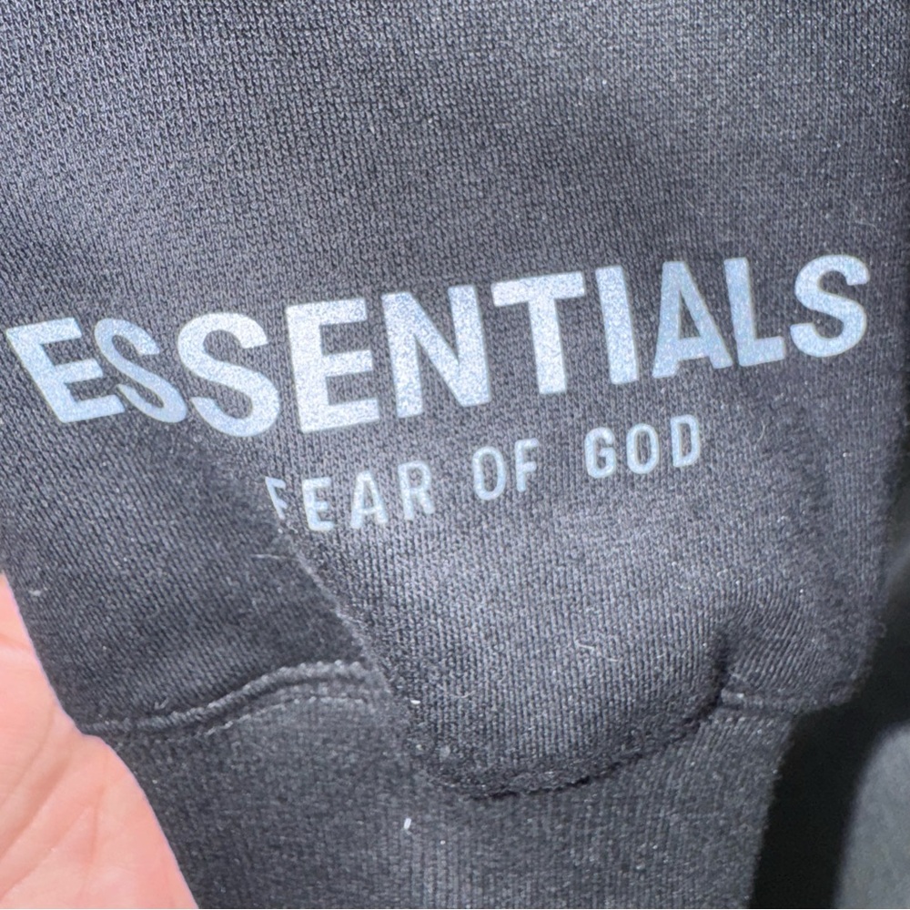 Fear of God Essentials Hoodie Black Tonal Logo Pullover Size M FOG Streetwear - Picture 4 of 7